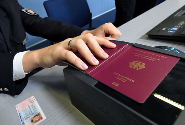 الفرق بين وثيقة السفر و جواز السفر